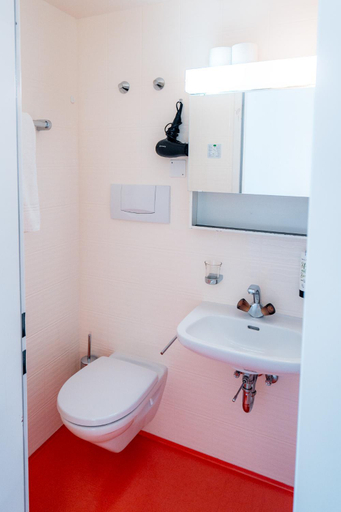 Bathroom 3, Hotel Haus Schönstatt -Self-Check-In, Brig