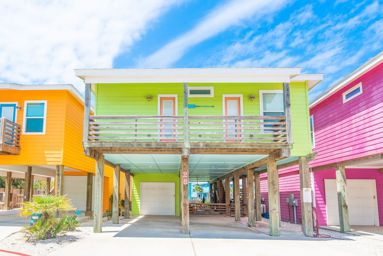 Exterior & Views 2, Eleventh II, Nueces