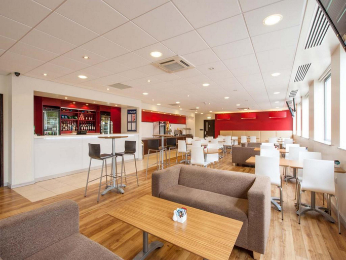 Food & Drinks 5, Travelodge Woking Central, Surrey