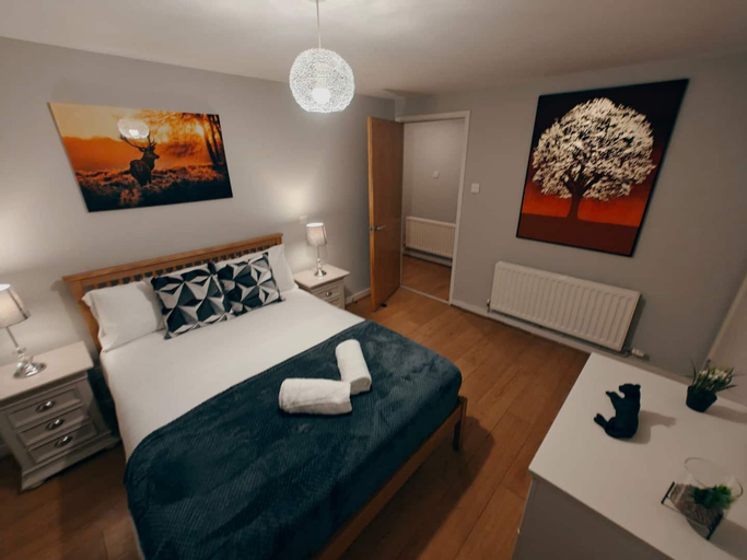 Bedroom 5, 2BR Cosy City Centre Apartment, Belfast