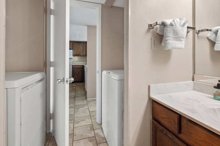Bathroom 3, Shoreham Towers 7B, Horry