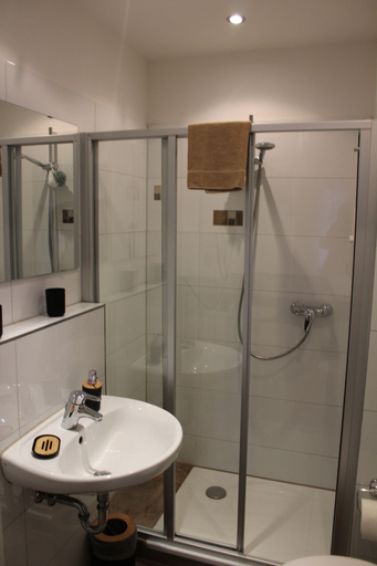 Bathroom 5, Burghotel - das Original, Nürnberg