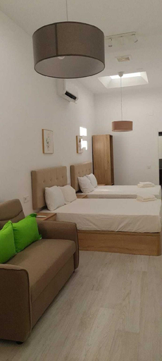 Bedroom 2, suites recién reformadas Vista Alegre, Madrid