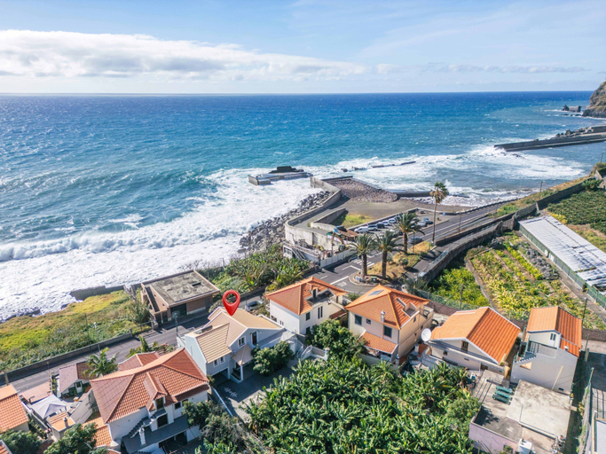 Room 2, Coastal Charm B by Homie, Ponta do Sol