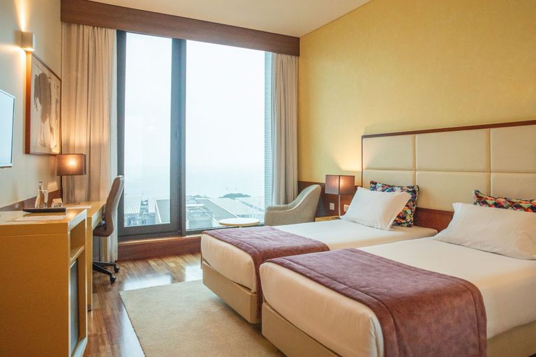 Bedroom 2, VIP Executive Art's Hotel, Lisbon