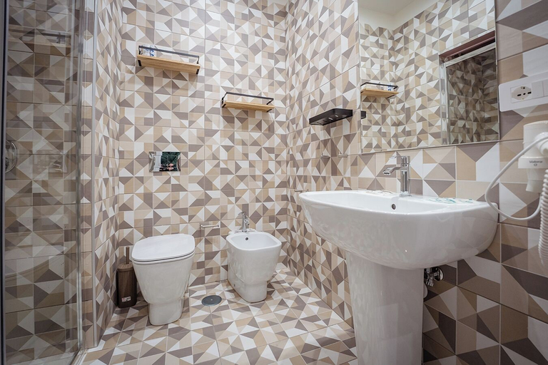 Bathroom 5, P.C. BOUTIQUE MEDINA H. CENTRO by ClaPa Group Dislocated Hospitality, Napoli