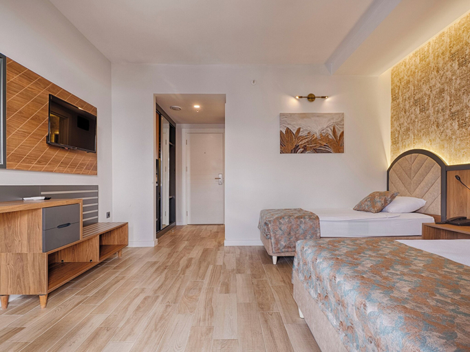 Bedroom 4, Grand Uysal Beach&Spa Hotel - All inclusive, Alanya