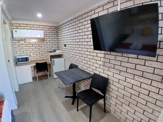 Others, Alfa Motel, Gilgandra