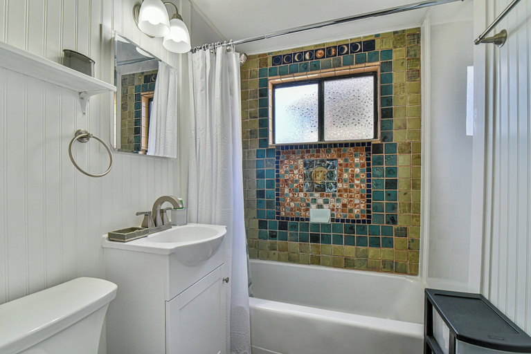 Bathroom, Greenway Getaway, Buncombe