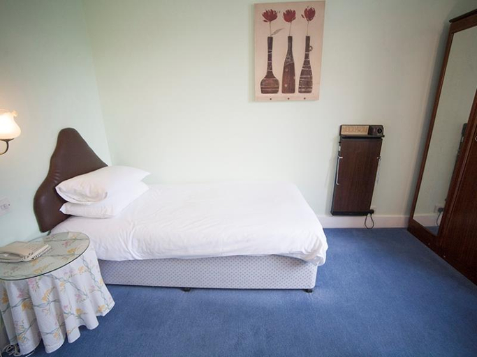 Bedroom 3, Shillingford Bridge hotel, Oxfordshire