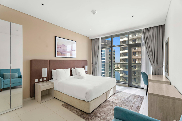 Room 2, 2BR Palm Jumeirah With Pool on Roof Amazing View, Dubai