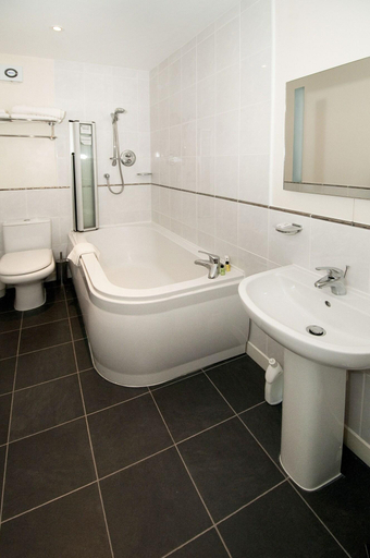 Bathroom 3, Cunard Apartments, Douglas