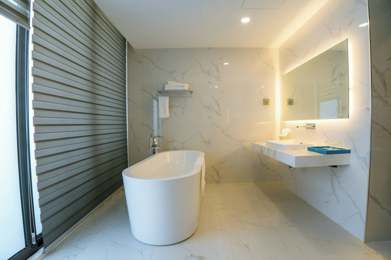 Bathroom 3, Gold Riverside Apartment & Villa, Da Nang