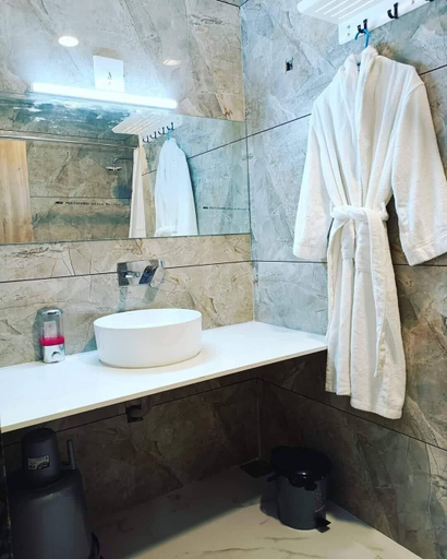 Bathroom 4, Hotel Fun Regency, Ahmadabad