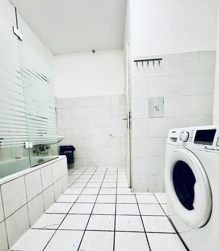 Bathroom, Comfy 4BR 10 Min Transport to Stadthalle, Wien