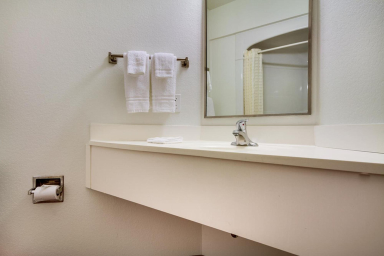 Bathroom 4, Motel 6 Montgomery, AL - Airport, Montgomery