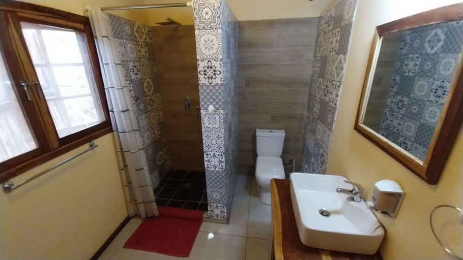 Bathroom 3, DEVOCEAN Lodge, Matutuíne