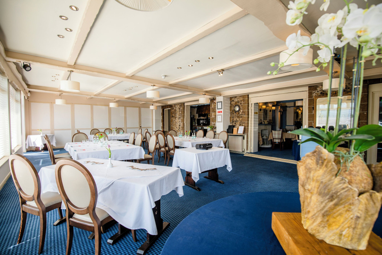 Food & Drinks 4, Beach Hut Suites, West Sussex