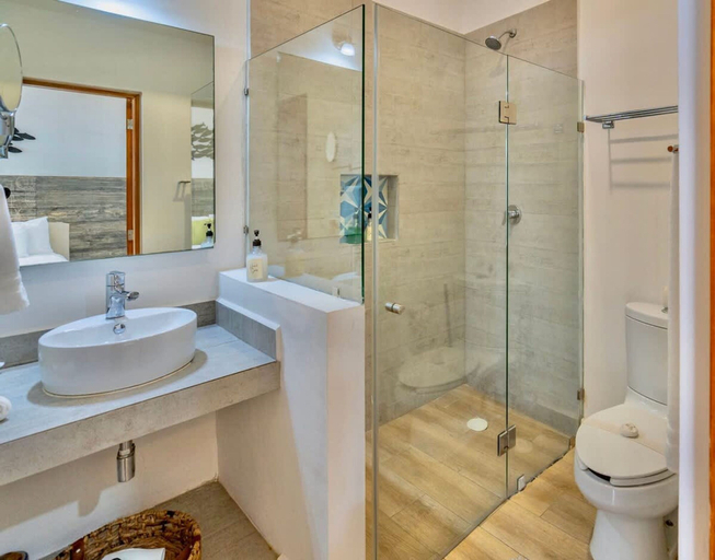 Room 3, 3Br Exclusive TH w Spacious Roof Private Pool, Cozumel