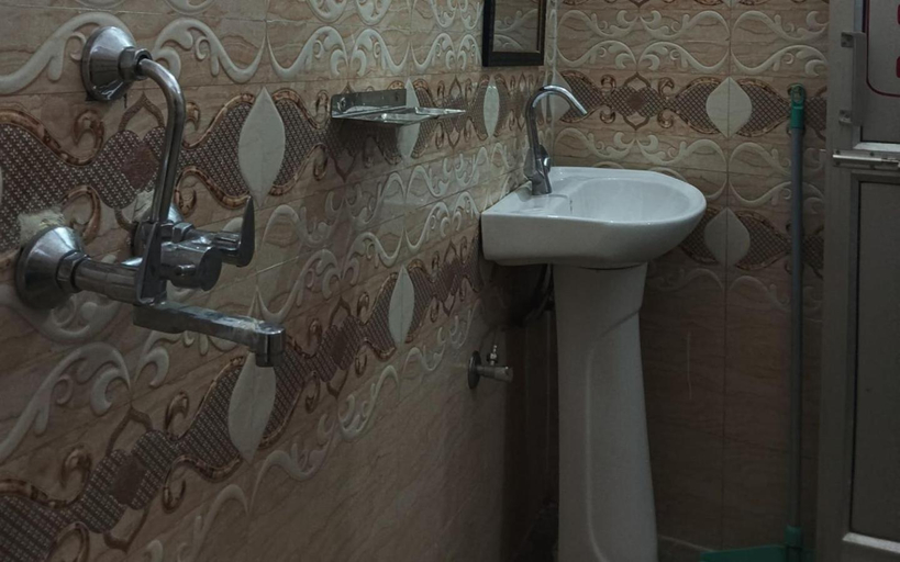 Bathroom 3, Shri Sher Palace by StayApart, Rudraprayag