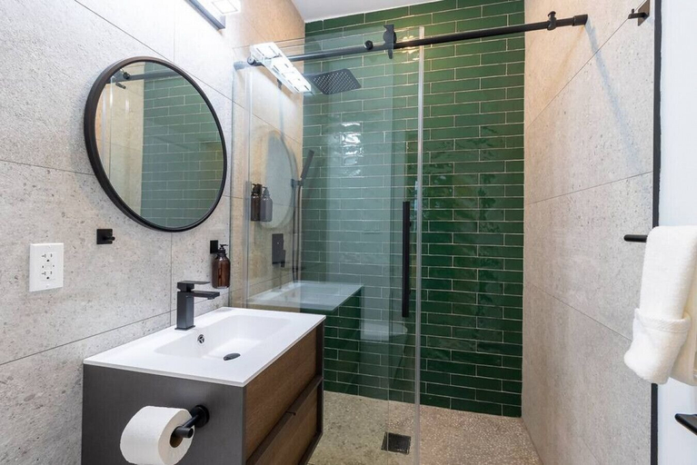 Bathroom, Glamorous Lux Studio - Unit 7, Philadelphia