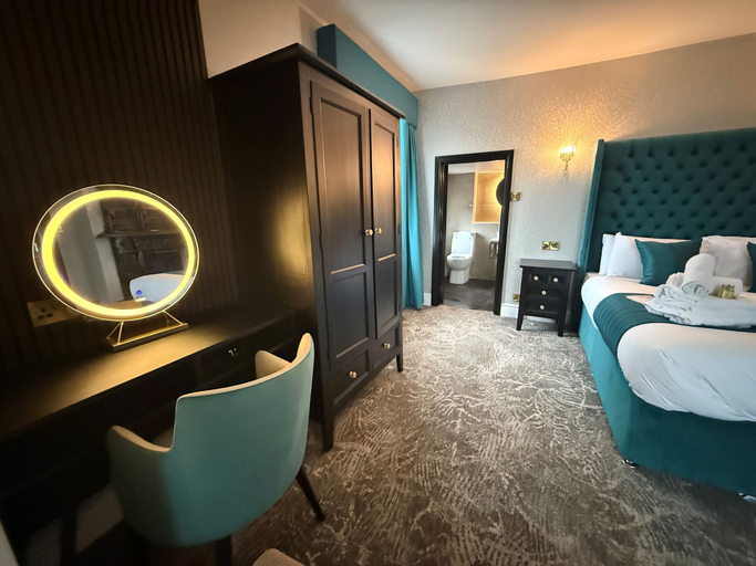 Bedroom 2, Lyons Woodlands Hall Hotel, Denbighshire