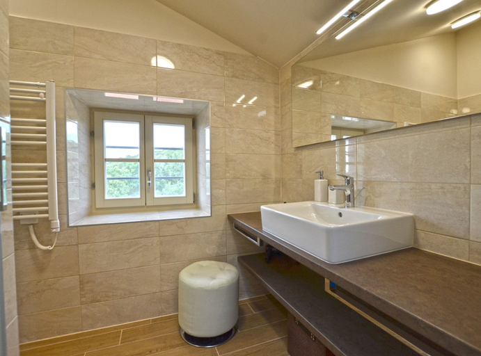 Bathroom 5, Tranquil Getaway With Shared Pool in Bale, Bale