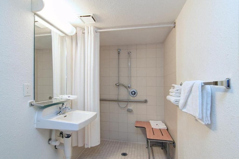 Bathroom 4, Motel 6 Tempe, AZ - Broadway - ASU, Maricopa