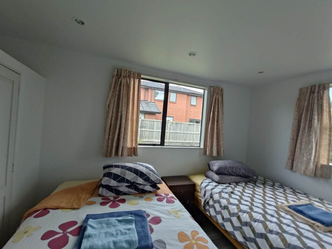 Bedroom, 4 double and 2 Sofa Beds in 2 Bedroom, Waitakere