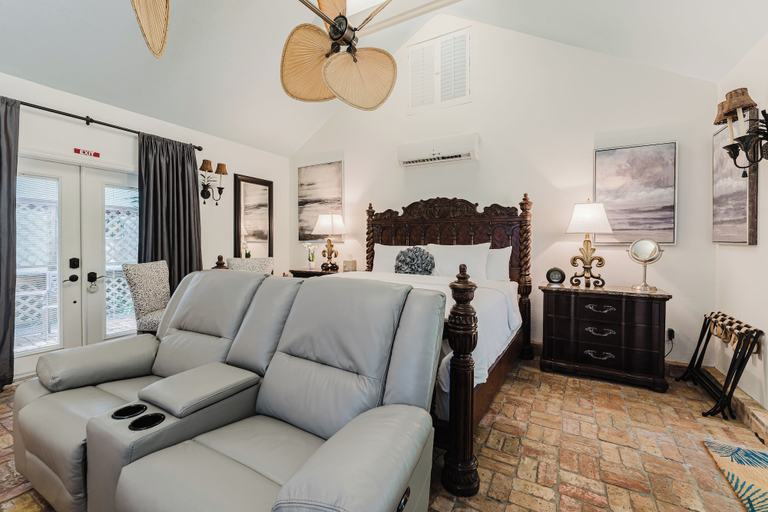 Others 5, Guest House Suite, Palm Beach