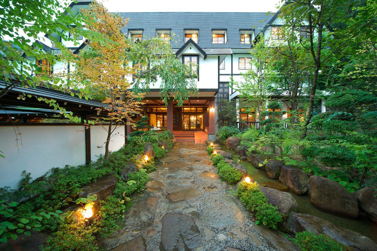 Exterior & Views