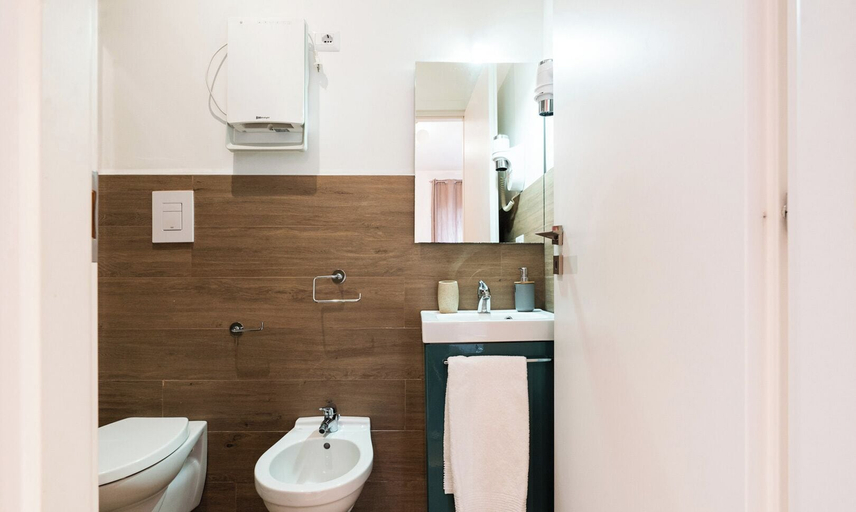 Bathroom 5, BARIROOMS Melo Suites, Bari