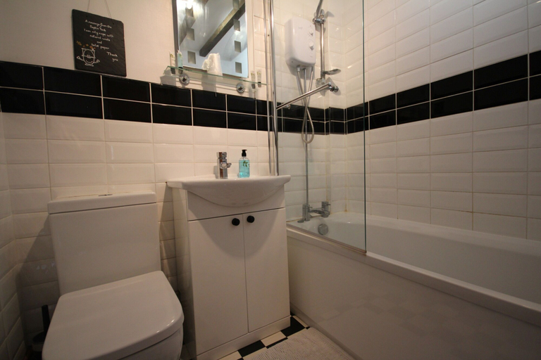 Bathroom 3, Whitley Elm Cottages, Warwickshire