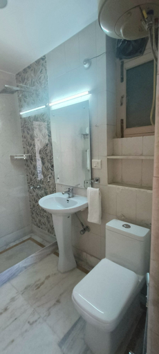 Bathroom 2, Luxury 2 Bedroom's Apartment, Garhwal