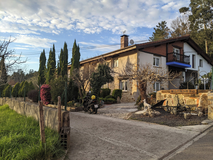 Exterior & Views