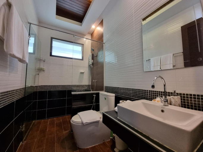 Bathroom 4, Baan Gipper Private Pool Villa, Mueang Krabi