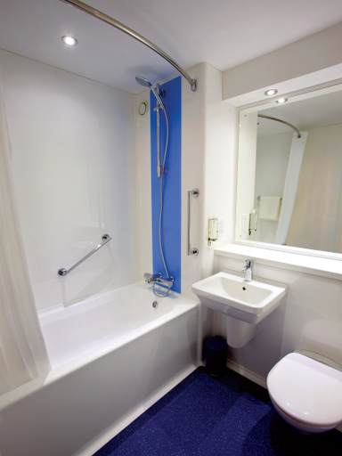 Bedroom 3, Travelodge Birmingham Yardley, Birmingham