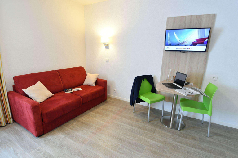 Bedroom 3, Mer & Golf City Bordeaux Bassins A Flot, Gironde