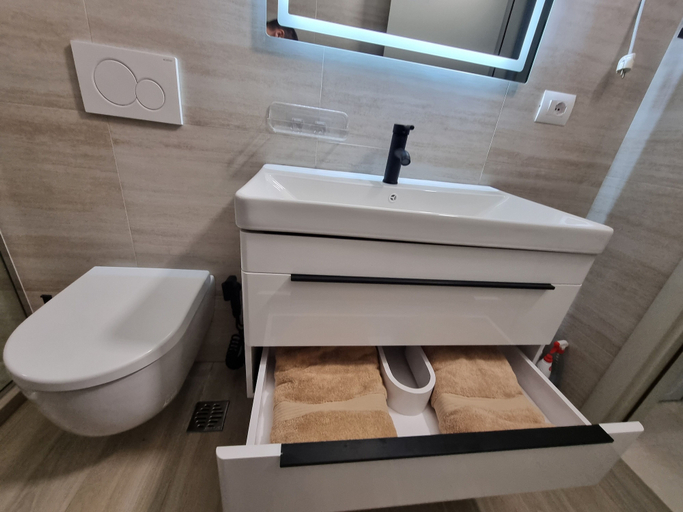 Bathroom 4, Bes' Sea View Studio, Vlorës