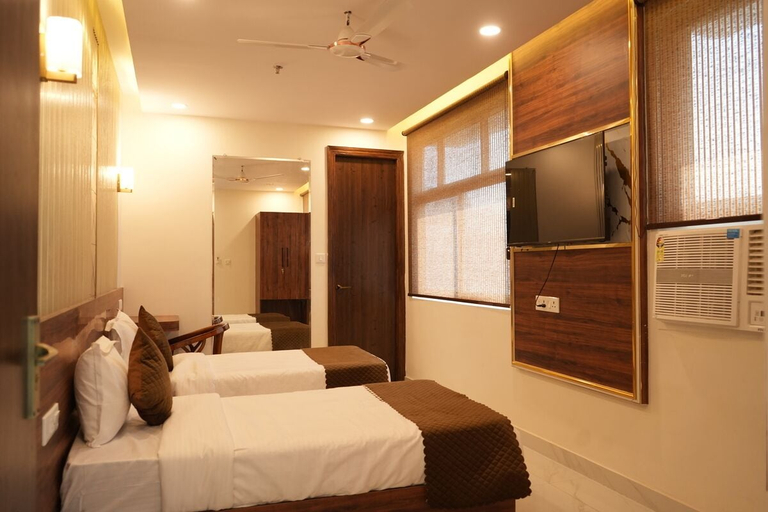 Bedroom 2, Hotel Golden Palace, Lucknow