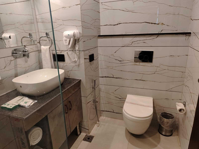 Bathroom 5, Abhilashi Inn Kasol, Kullu