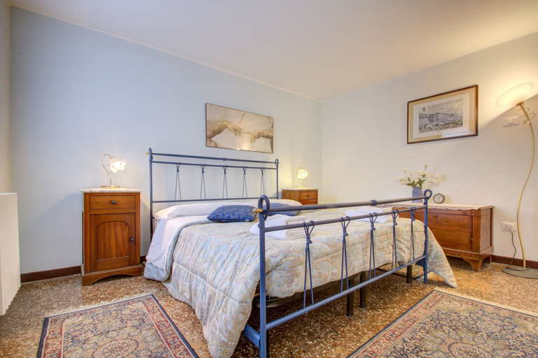 Bedroom 4, Cross Canal Set, Venezia