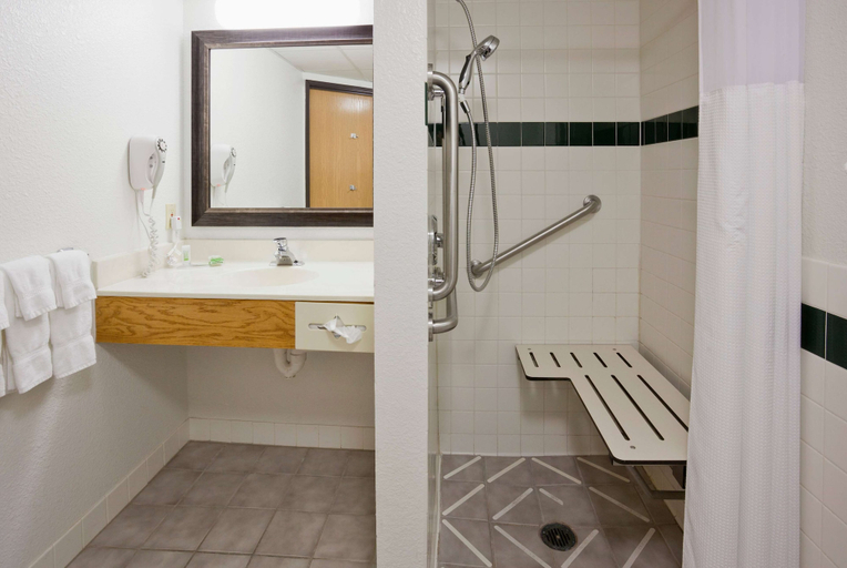 Bathroom 4, AmericInn by Wyndham Osceola, Clarke