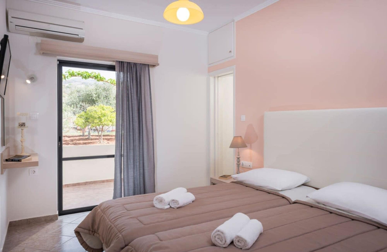 Room 5, Mear Family Escape - Summer Cretan Getaway, Crete