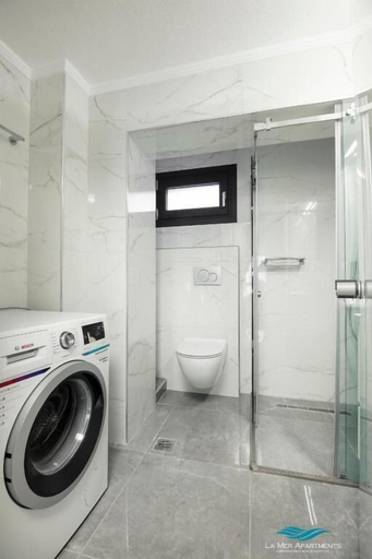 Bathroom 3, La Mer Apartments, Central Macedonia