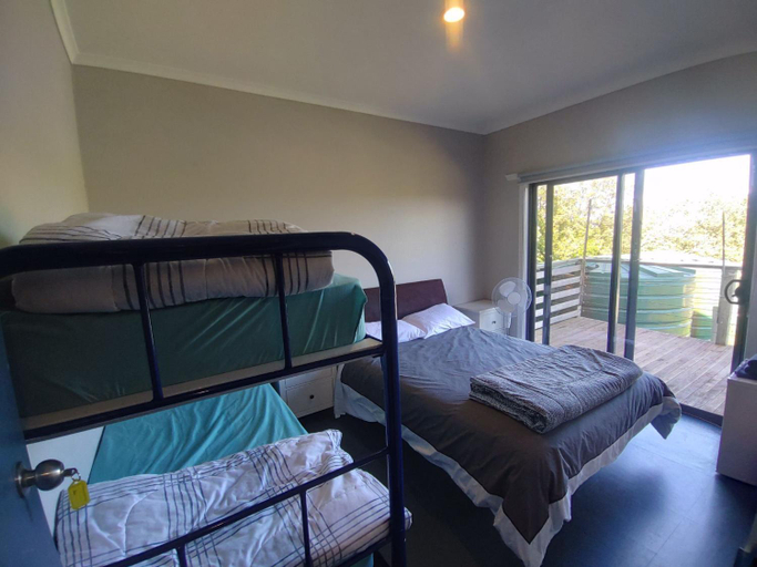 Bedroom 2, The 13th Apostle, Corangamite - South
