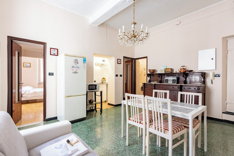 Others 5, Bright flat near Porto Antico, Genova