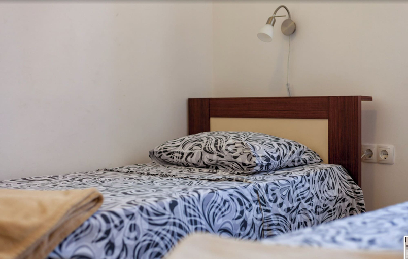 Others 4, Affabilis Vip House, Okrug