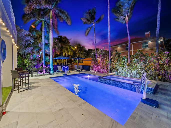 Interior 4, Intercostal beauty with heated pool + Spa!, Broward