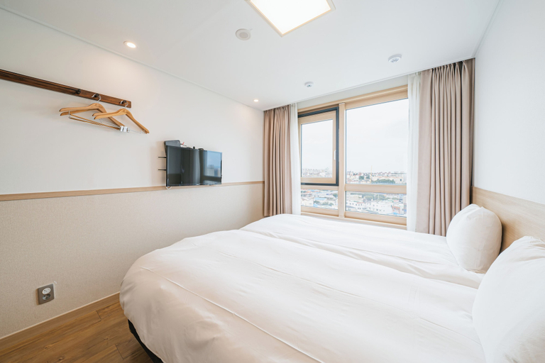 Bedroom 12